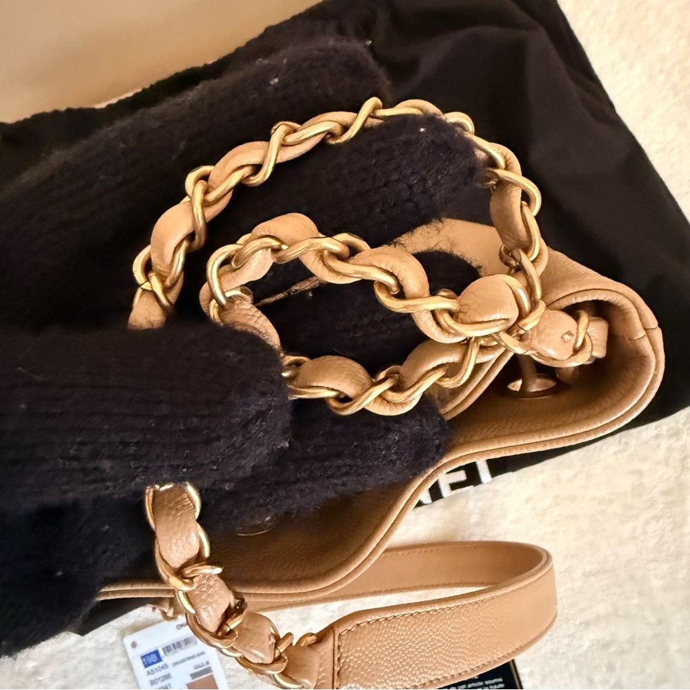 Chanel Tan 2019 Deauville Bucket Bag - Picture 5 of 16